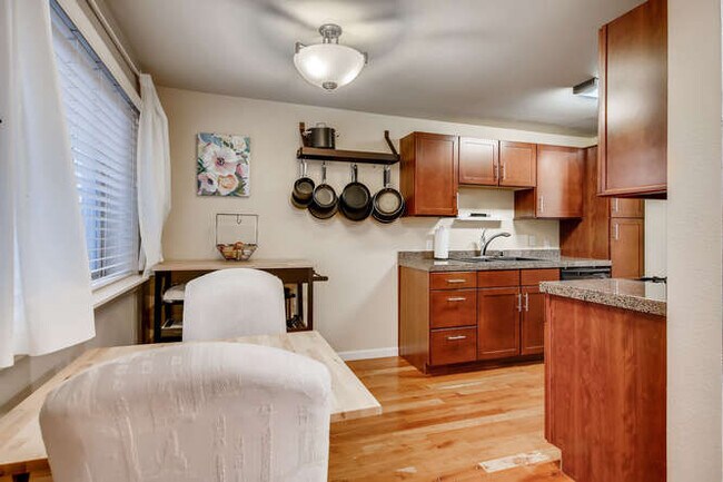 Foto del edificio - 1332 N Williams St