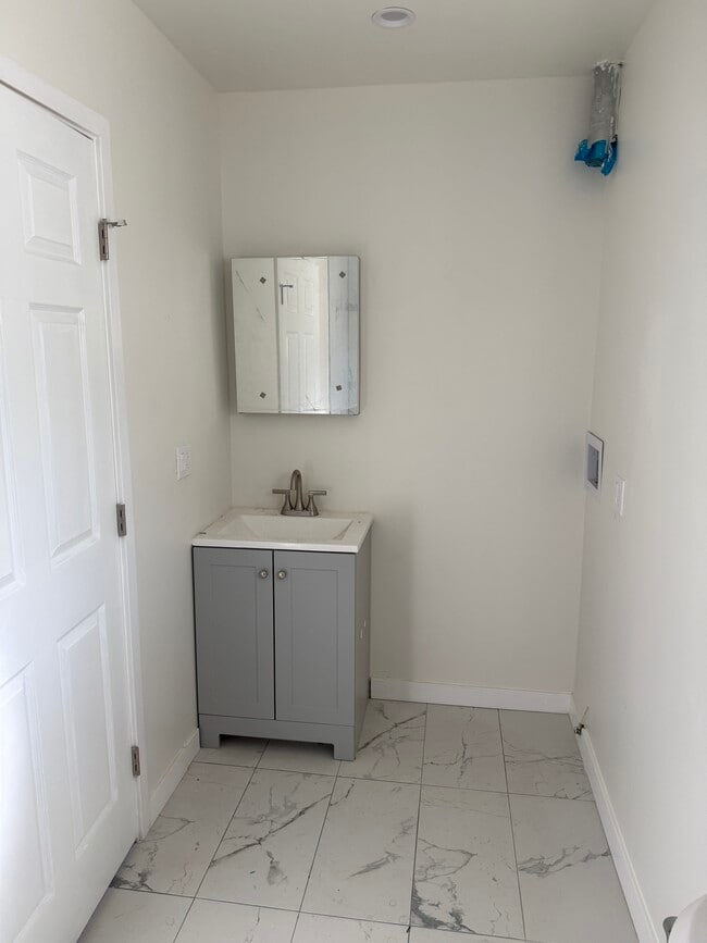 Laundry - 616 Alexander St