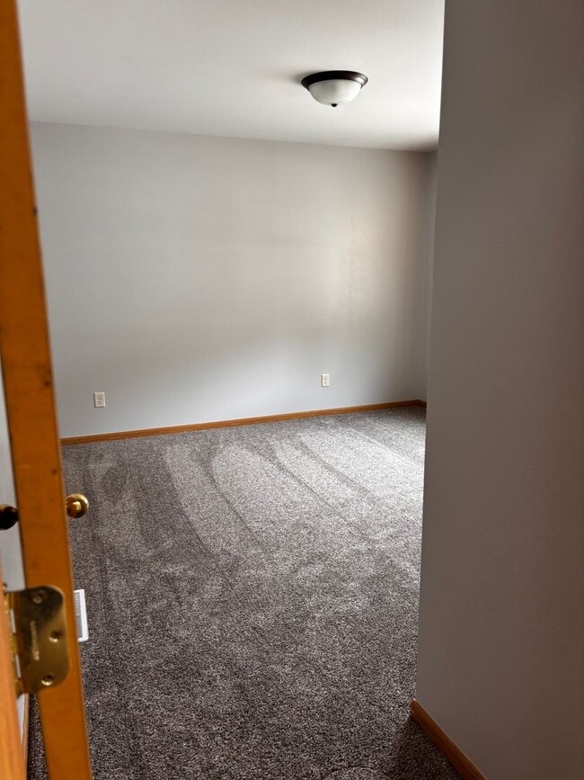 Building Photo - 1008