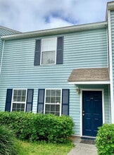 Building Photo - 2208 Timberwood Cir S