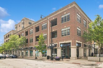 Building Photo - 10 S Dunton Ave
