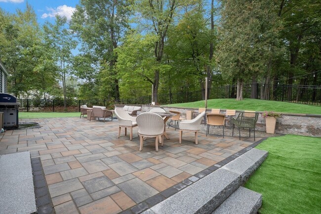 Foto del edificio - 123 Pond St