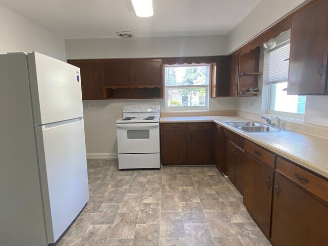 Building Photo - Inviting 2-Bedroom Home in Central Lakelan...