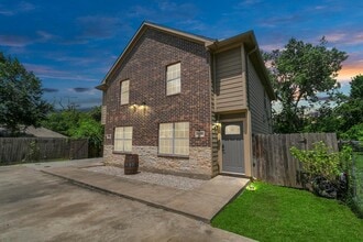Building Photo - 10022 Raymondville Rd