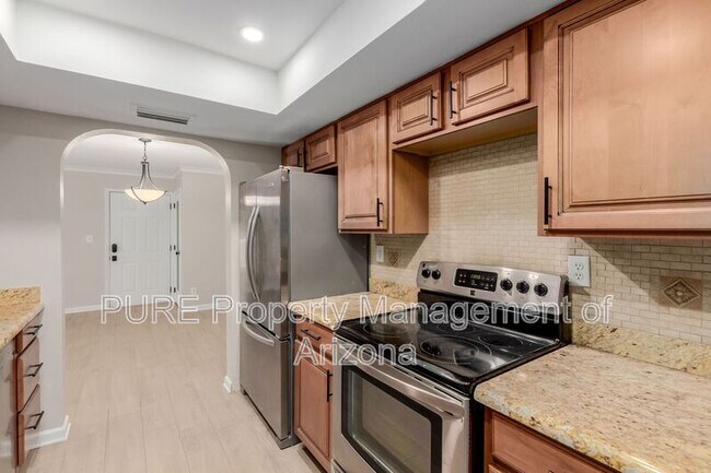 Building Photo - 10444 N 69th St