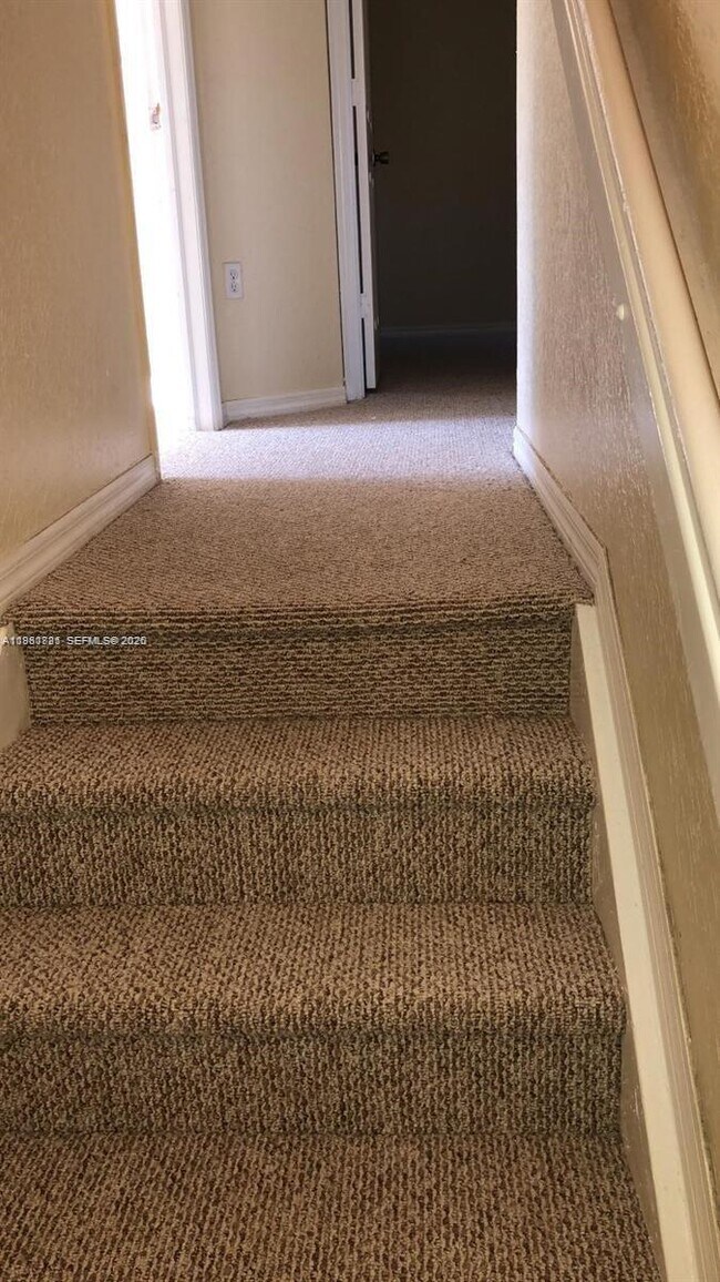 Foto del edificio - 661 SW 10th St