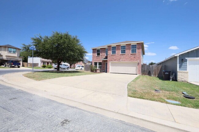 Building Photo - Spacious 4-bedroom, 2.5-bath home with 2,3...
