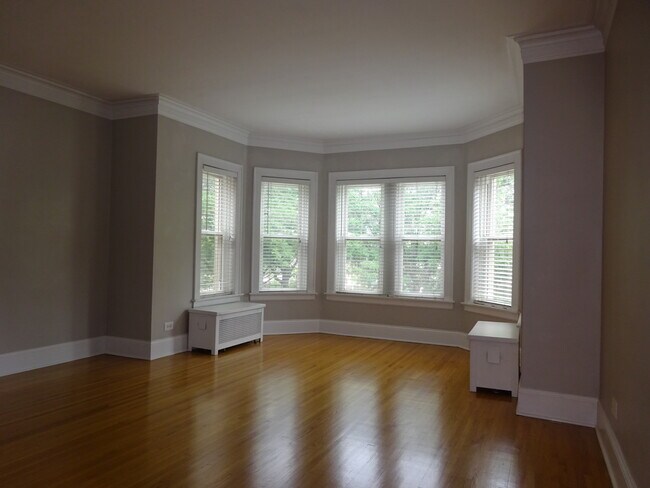 Foto del edificio - 5528 W Berteau Ave