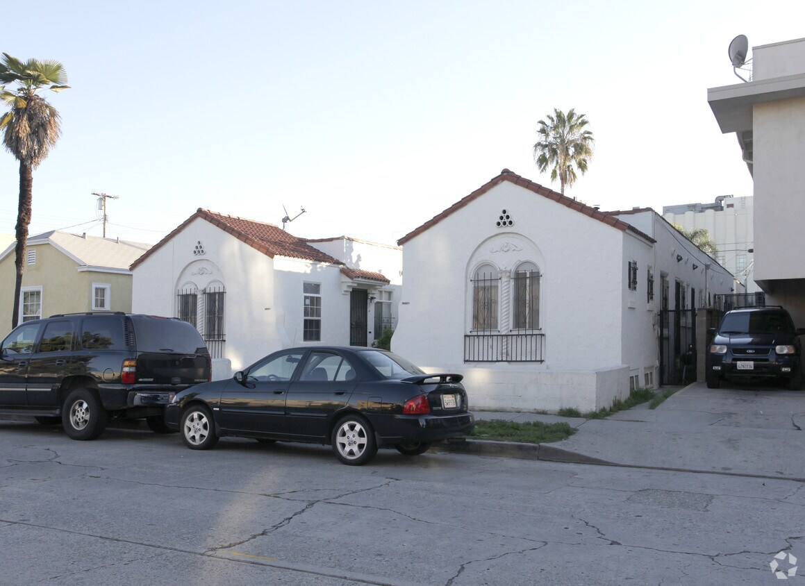 Primary Photo - 1026-1028 3/4 Wilcox Ave
