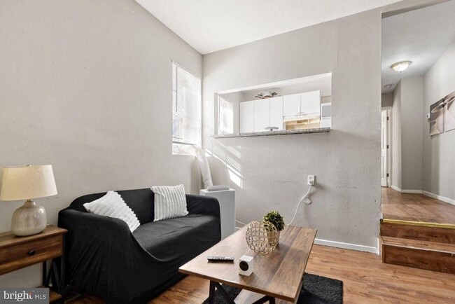 Building Photo - 400 N Rose St