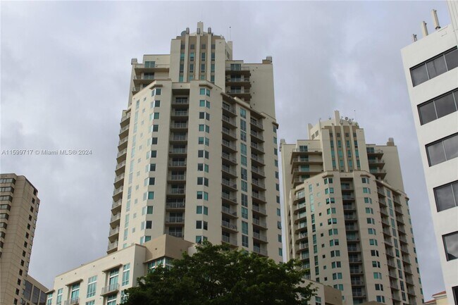 Foto del edificio - 9055 SW 73rd Ct