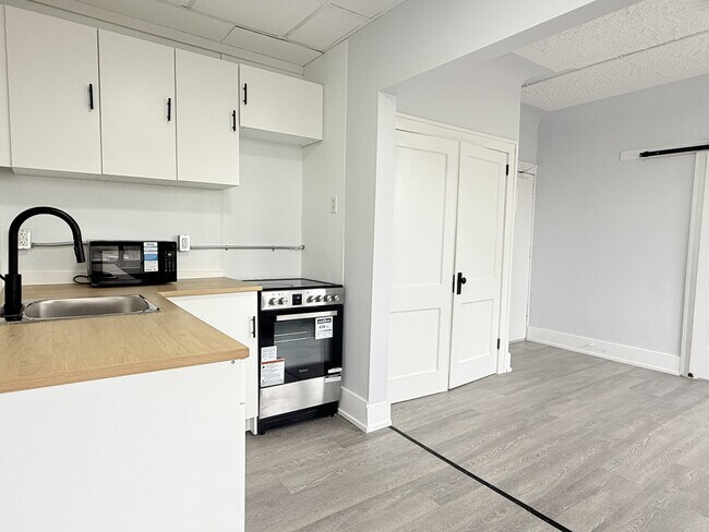 Photo du bâtiment - 1495 Gladstone Ave