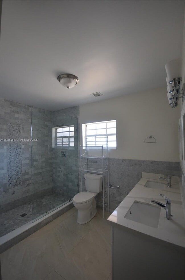 Foto del edificio - 4625 SW 1st St