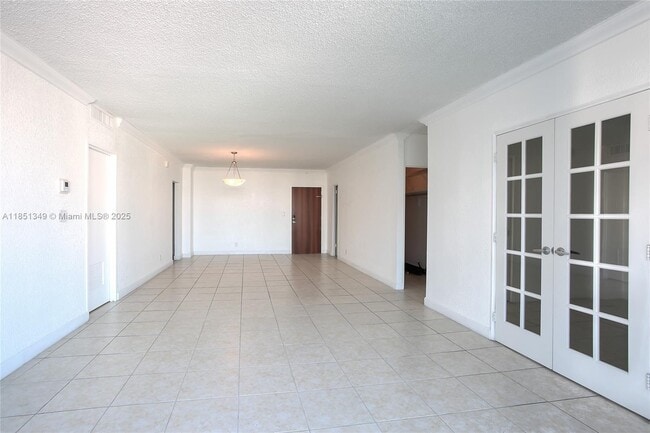 Building Photo - 4001 S Ocean Dr