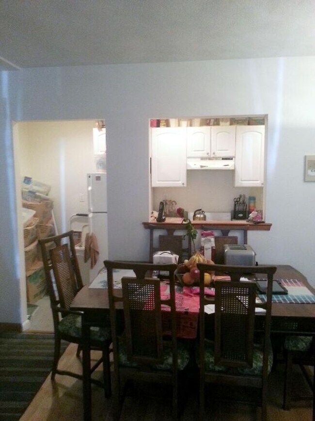 Building Photo - NO FEE!!   ALLSTON 1 BED WITH HEAT AND HOT...