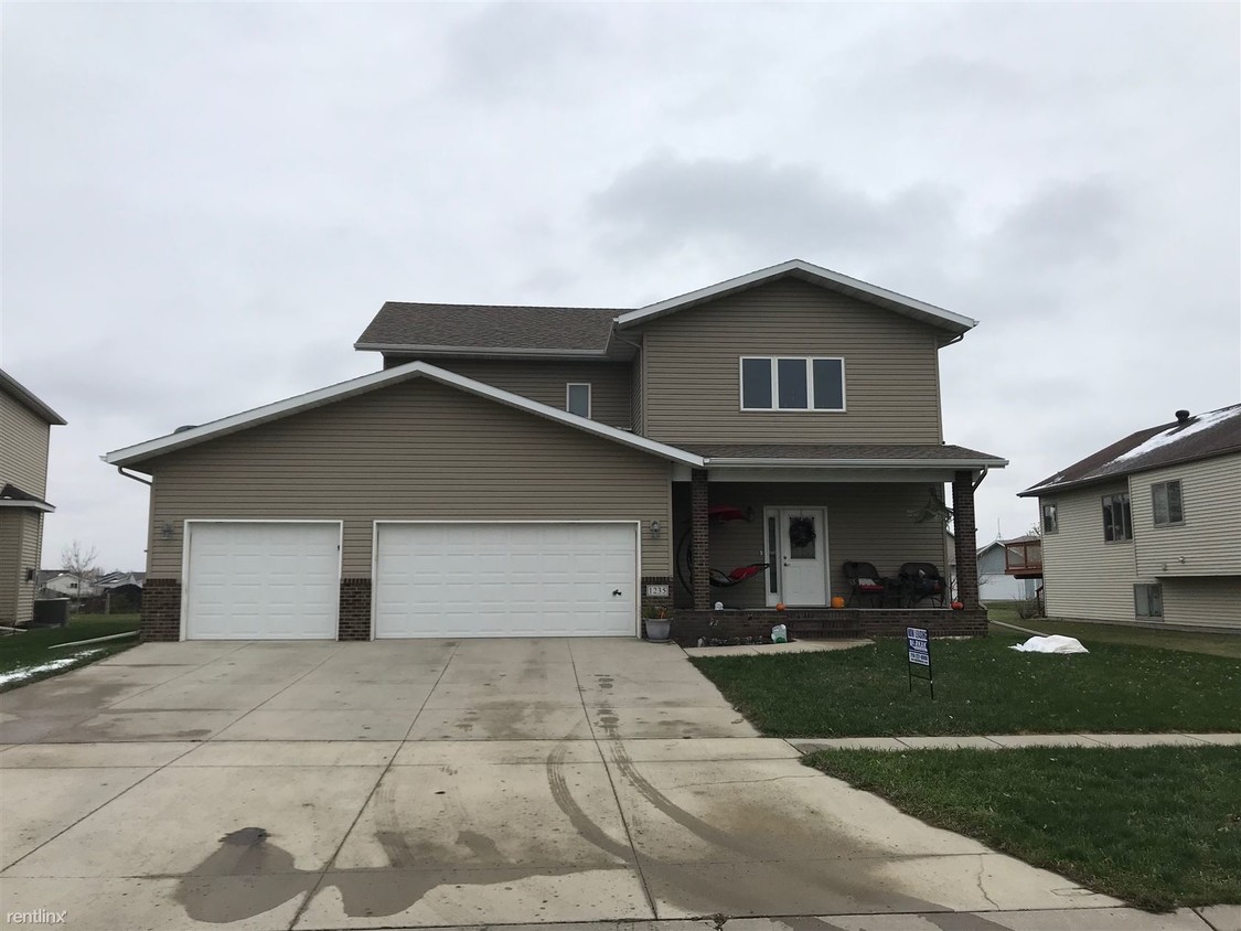 Primary Photo - 1235 Goldenwood Dr
