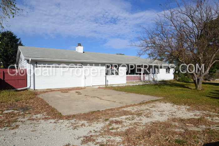 Foto principal - 4 Bedroom Ranch Acreage in Adel