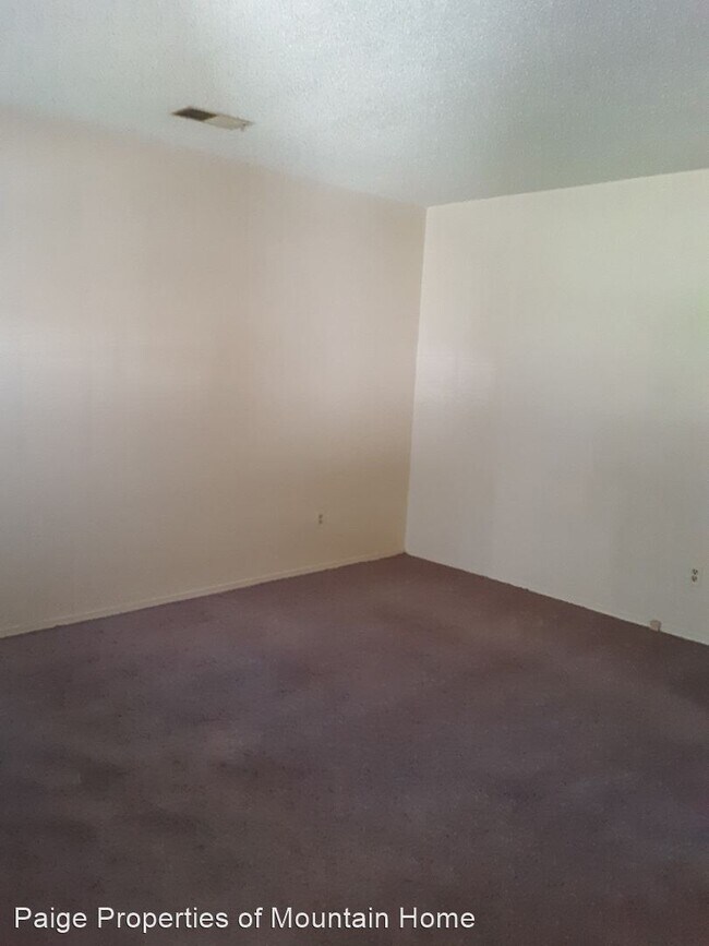 Building Photo - 2 br, 1 bath Apartment - 904 Coley Drive
