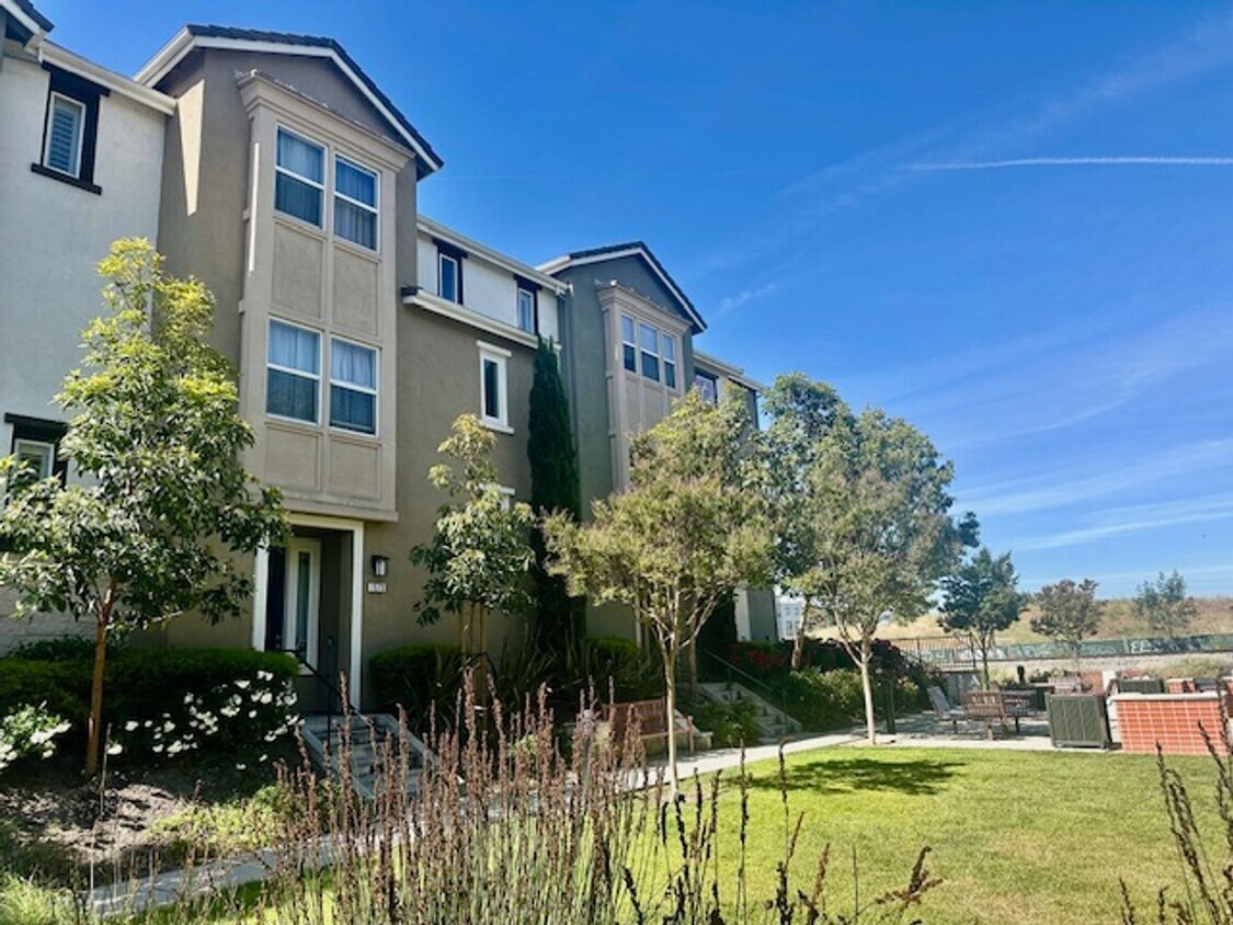 Foto principal - Modern Beautiful Townhome with Great Schoo...