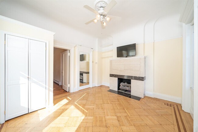 Foto del edificio - 927 Hudson St