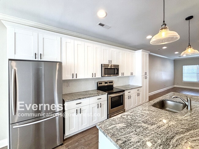 Building Photo - 3-Bedroom, 2-Bathroom Home in a Convenient...