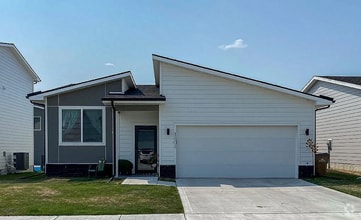 Building Photo - 1404 NE Polk Dr