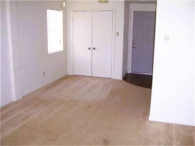 Building Photo - 1833 Oriole Dr