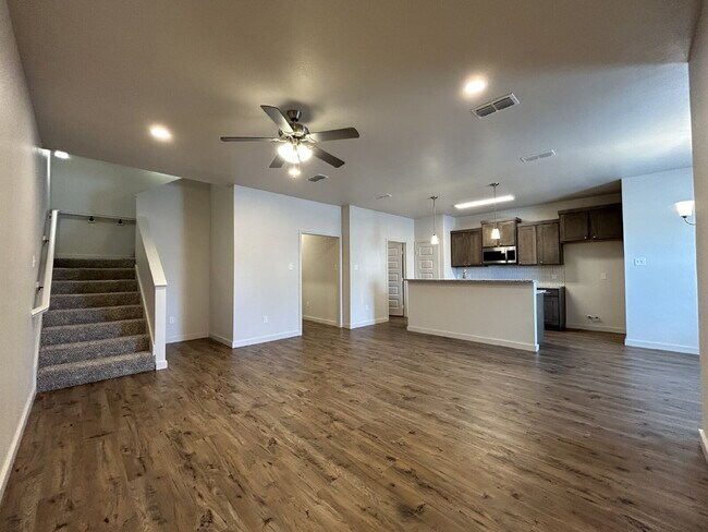 Foto del edificio - Beautiful 2-Story Townhome!