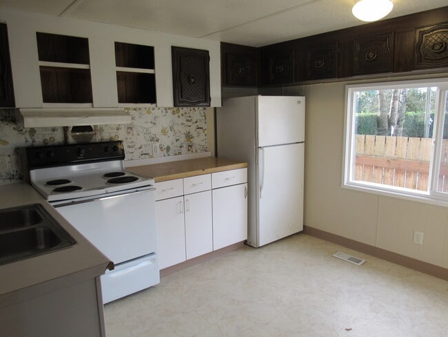 Building Photo - 5692 Northwest Dr