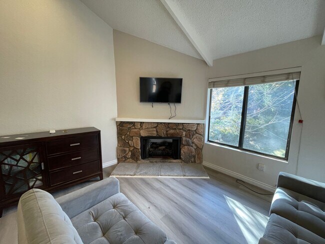 Foto del edificio - Lovely 2 Bedroom 2 Bathroom Condo in Bould...