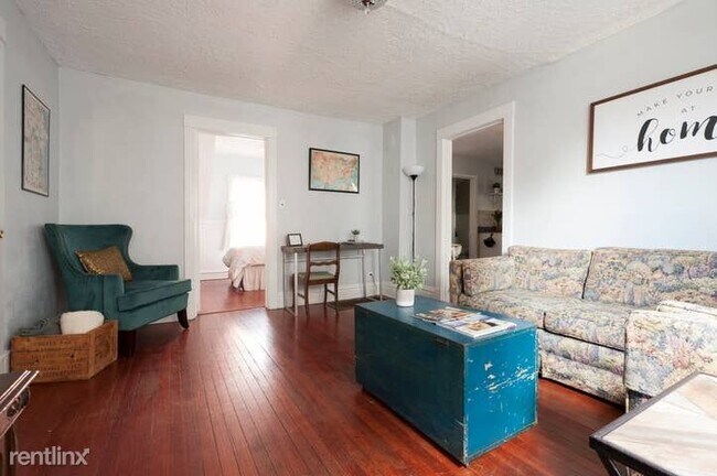Building Photo - 4 br, 1 bath Apartment - 244 Circle Ave