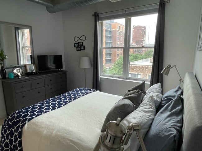 Foto del edificio - 1155 W Madison St