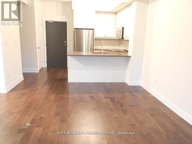 Building Photo - 3170 Erin Mills Pkwy