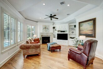 Building Photo - 1631 Lakeshore Way