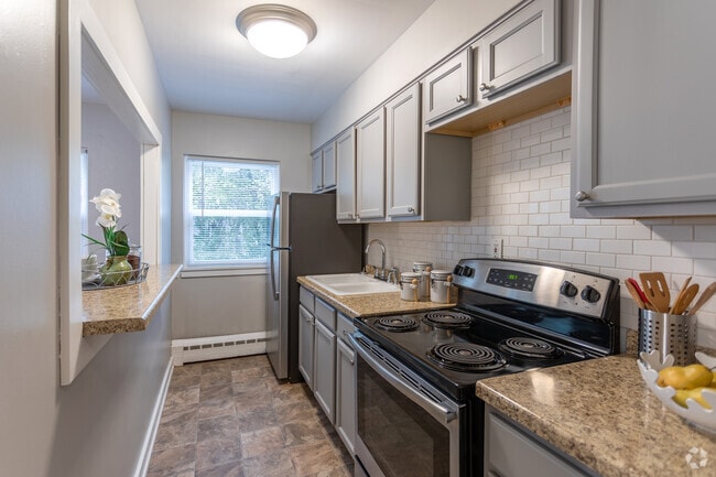 Studio, 1BA - 450SF - Minikahda Court Apartments