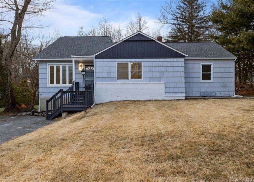 Primary Photo - 38 Midoaks St