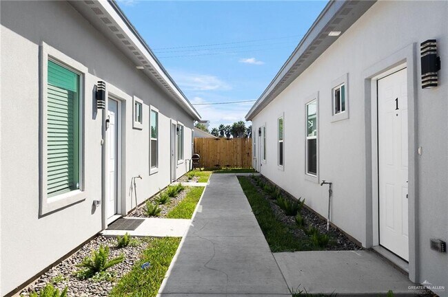 Building Photo - 408 Gastel Cir