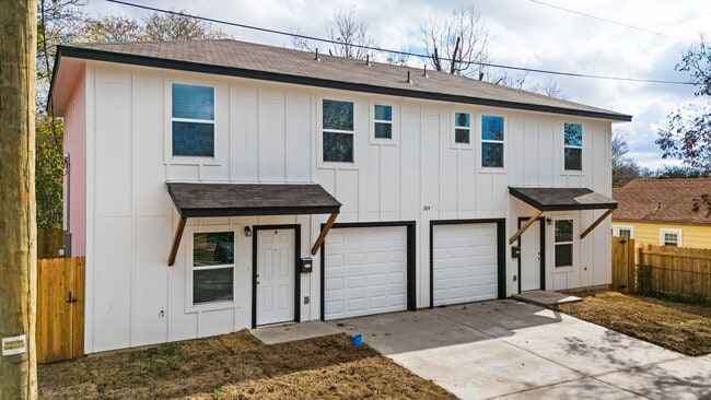 Building Photo - 304 Blair St