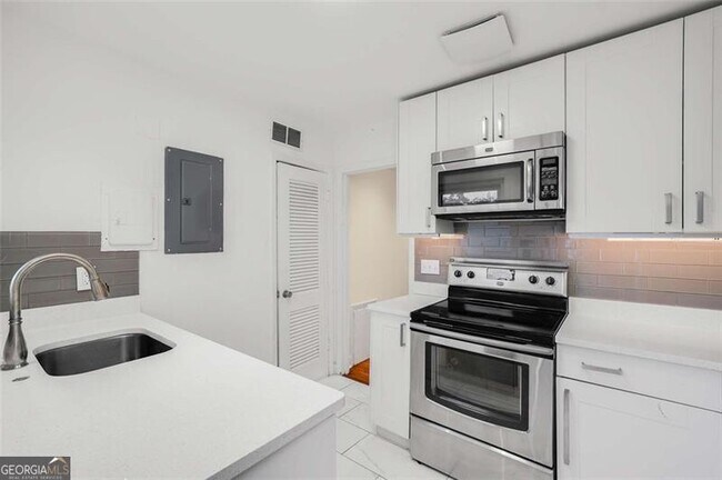Foto del edificio - 3510 Roswell Rd NW