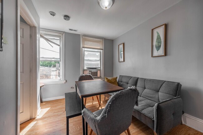 Foto del edificio - 3614 W George St