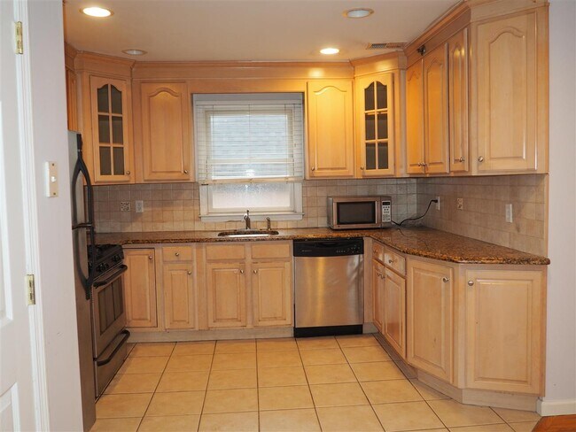 Building Photo - 128 Tuers Ave