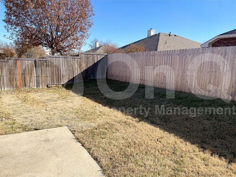 Building Photo - 15809 Ducote Dr