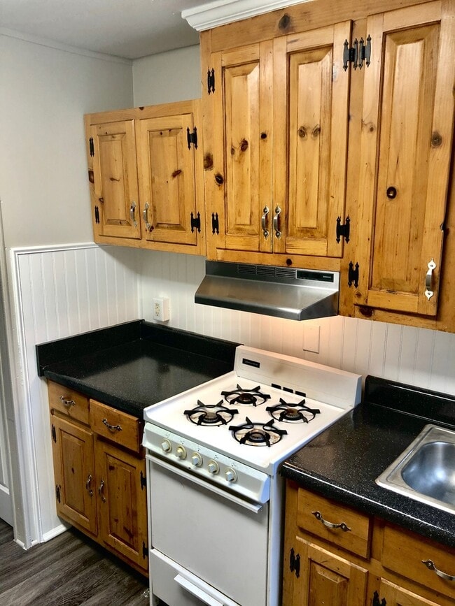 Photo - Can't beat this price- walk to the Fan and... Apartment