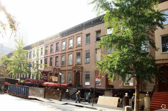 Building Photo - 346 W 46th St