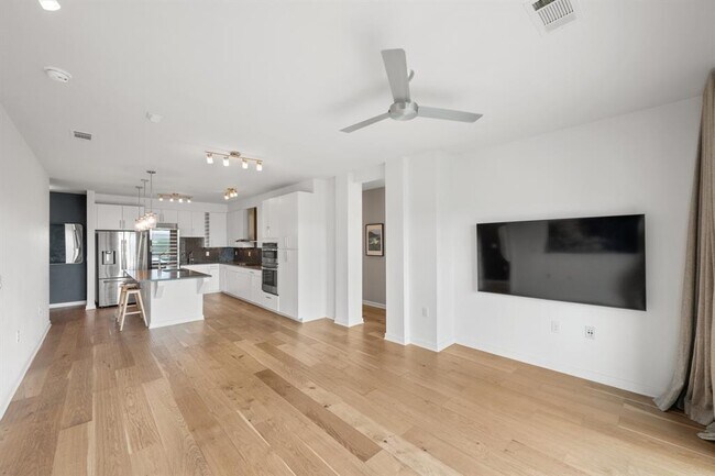 Foto del edificio - 3600 S Lamar Blvd