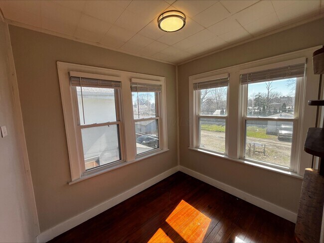 Foto del edificio - 2745 Steele Ave