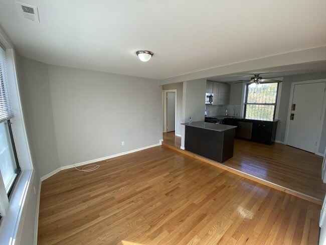 Building Photo - 2608 W Le Moyne St
