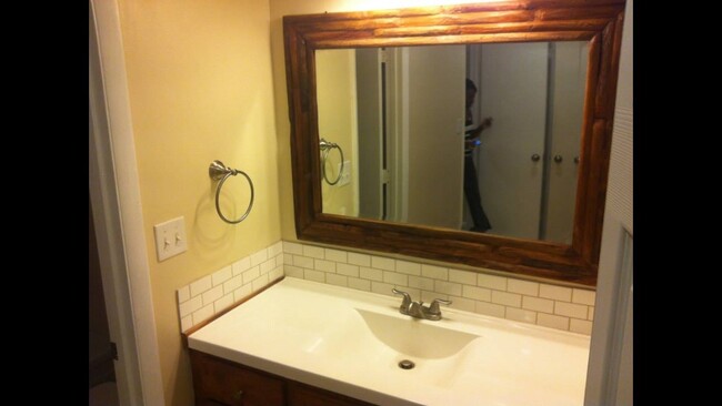 Building Photo - 1100 Skyland Dr Unit K-6