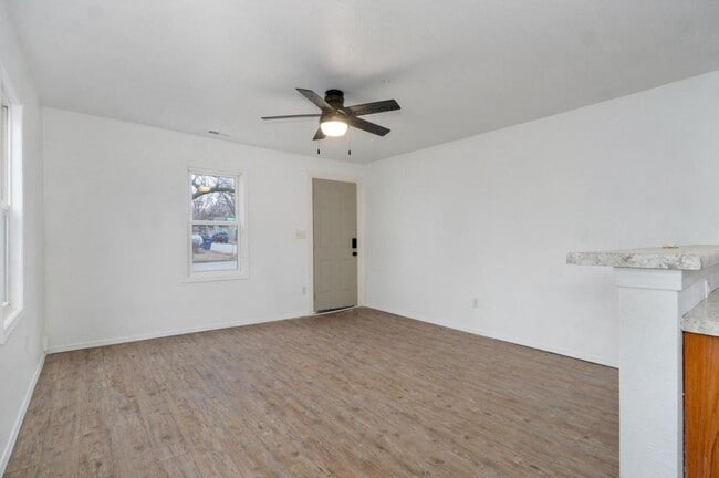 Foto del edificio - 513 S Broadway Ave