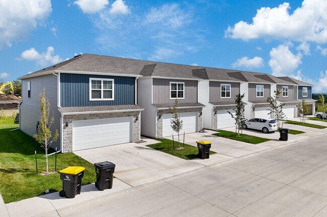 Building Photo - Painted Woods Villas